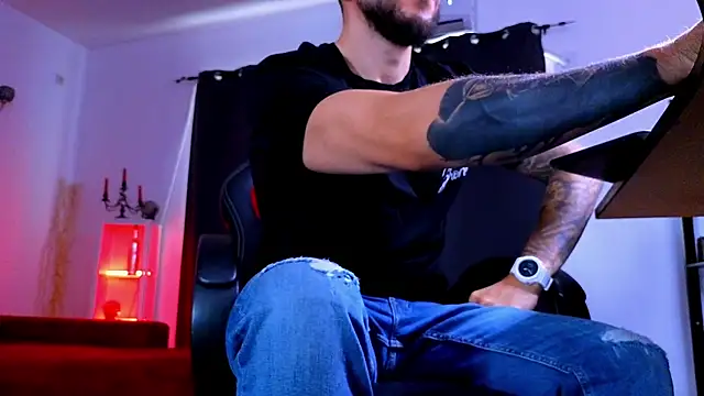 MightyAaron66 XXX чат на живо