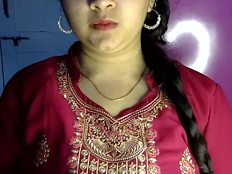 Cute_Aliyaa Adlı Modelin Canlı XXX Sohbeti