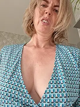 stellahere8's Live XXX Chat