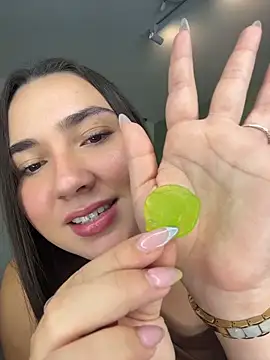 ava_blue Show in webcam