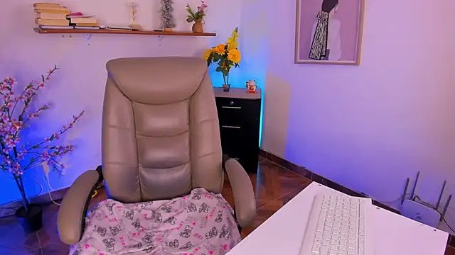 Chanelll_Taylorr_ Adlı Modelin Canlı XXX Sohbeti