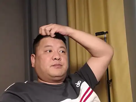 zhang1118's Live XXX Chat