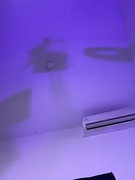 XXX chat uživo modela Aliceroys__