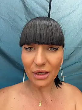 XXX chat uživo modela MysticCleo