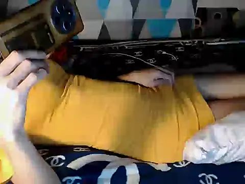 Trish_CurveCock élő XXX-chatje