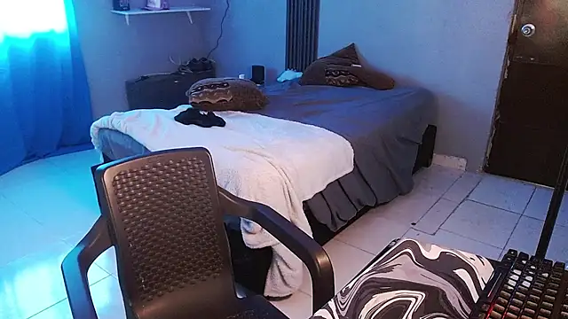 Chat +18 de Mr_yisuzz ao vivo