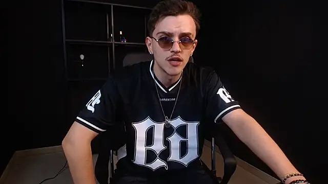 Czat XXX na żywo – FelixStarkk