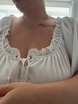 CurvesNChaos' Live XXX Chat