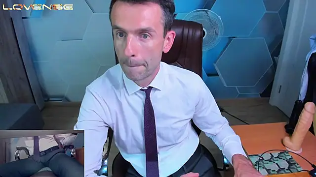 Онлайн чат XXX SteveTiger
