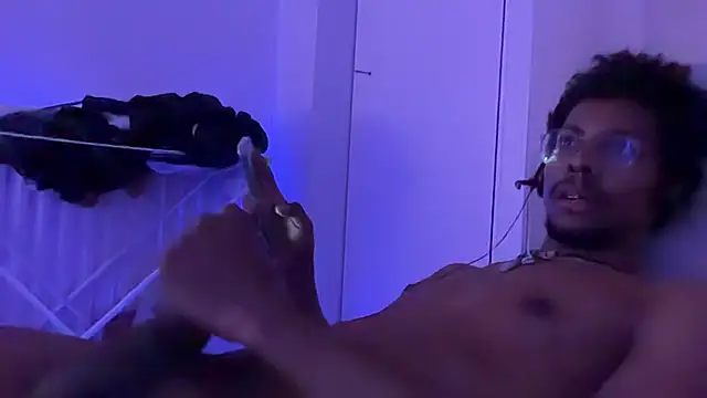 HoleBreeder élő XXX-chatje
