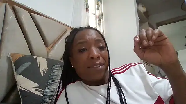 Chat +18 de JadaMillss ao vivo