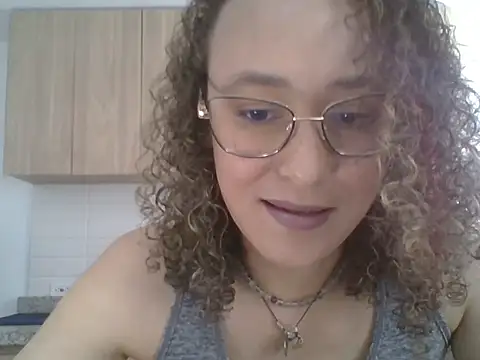 Chat +18 de ValeriaMonroe ao vivo