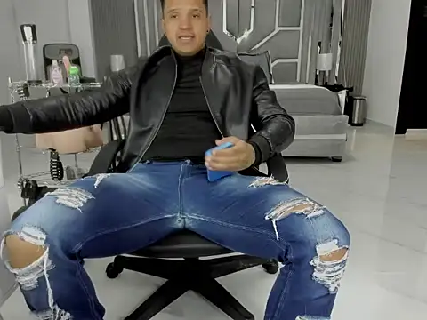 Chat +18 de master_leather ao vivo
