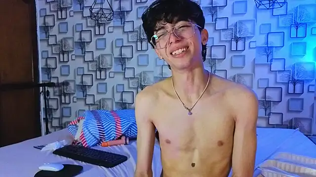 Twink_Sebas7: онлайн-секс-чат