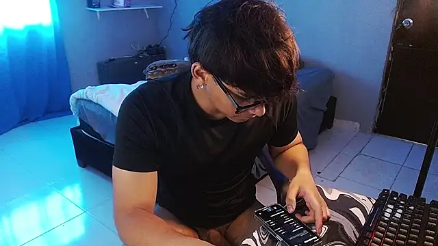 دردشة Mr_yisuzz الجنسية المباشرة