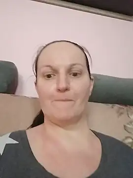 BustyLadyAlma's Live XXX Chat