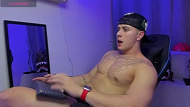 ASHTON_HILS élő XXX-chatje
