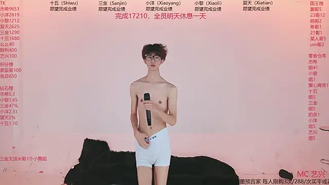 YLBOY-777's Live XXX Chat
