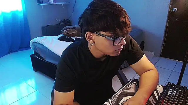 Mr_yisuzzのライブXXXチャット