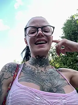SkinnyLilly's Live XXX Chat