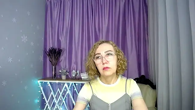 queen_a_n_i XXX чат на живо
