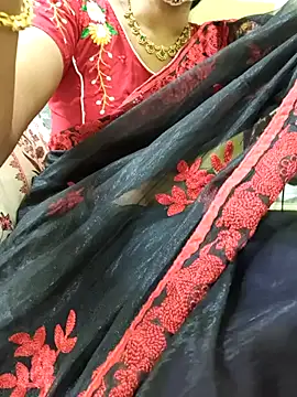 Cuteteluguammmaie Adlı Modelin Canlı XXX Sohbeti