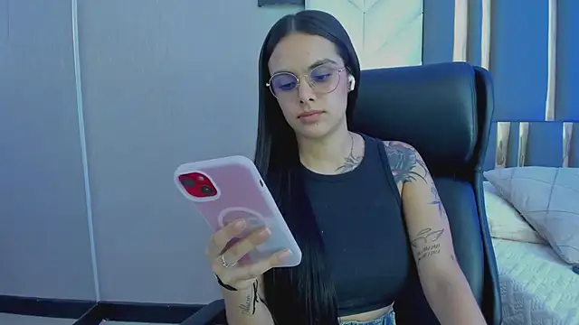 ChloeHarper_'s Live XXX Chat