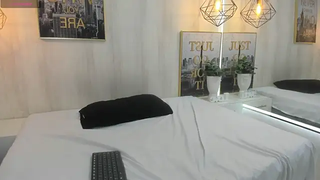 Baby_curly élő XXX-chatje