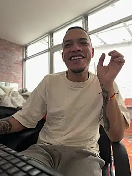 AlphaMasterXxx 라이브 XXX 채팅