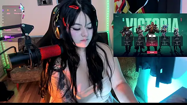 EternaAura_'s Live XXX Chat