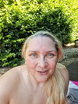 MaskedQueen77's Live XXX Chat
