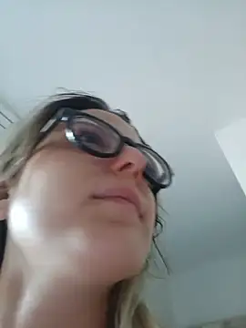 dolcehelena993 Adlı Modelin Canlı XXX Sohbeti