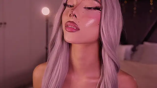 soidai_miiu Adlı Modelin Canlı XXX Sohbeti
