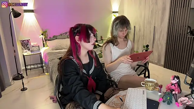 XXX chat uživo modela h3ntai_baby