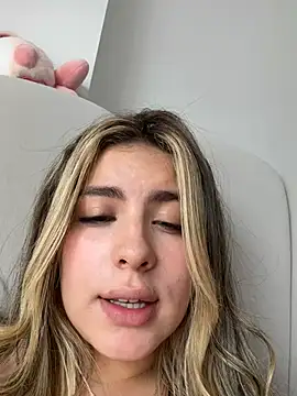 Cloee_Rainbow1 – Live XXX-chat