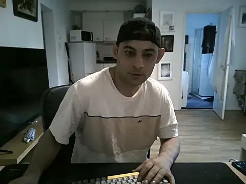 Онлайн чат XXX mihaimichael