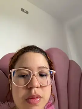 Lucyklein2022 Adlı Modelin Canlı XXX Sohbeti