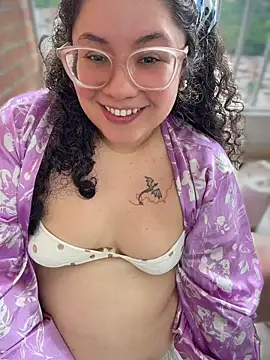 Chat +18 de CurlyMilf_Vannexxxa ao vivo