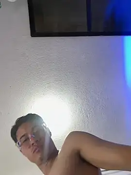 Chatroom XXX en direct de TavoHot_