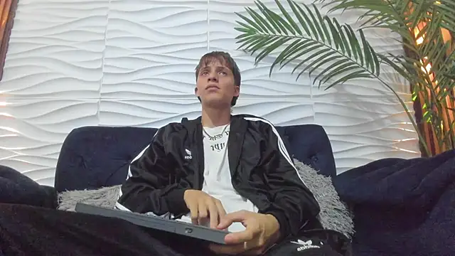 Pavo_tv's Live XXX Chat