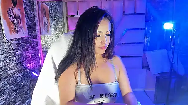 Amber_Storm19 Adlı Modelin Canlı XXX Sohbeti