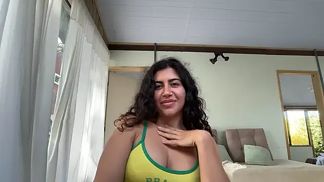 deusaludovica Adlı Modelin Canlı XXX Sohbeti