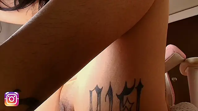lily_tay_'s Live XXX Chat