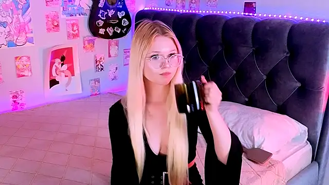 LunariaFox's Live XXX Chat