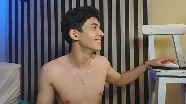 MikeVoss_ Adlı Modelin Canlı XXX Sohbeti