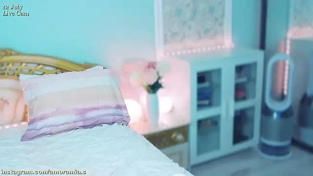 Amoramias Adlı Modelin Canlı XXX Sohbeti