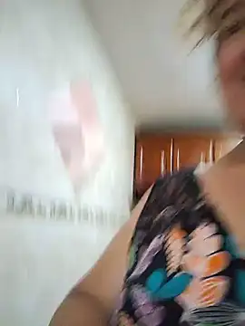 CurvyHeat élő XXX-chatje