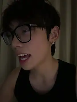 Ethan7063 即時 XXX 聊天
