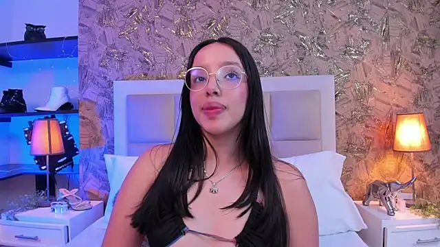 ValkyriaSteel's Live XXX Chat