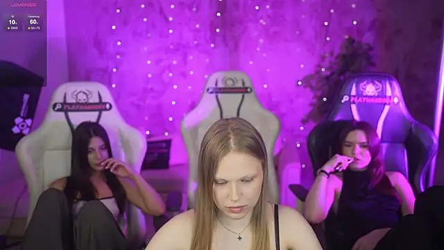 Chat XXX en directo de Charlotte_Dreams